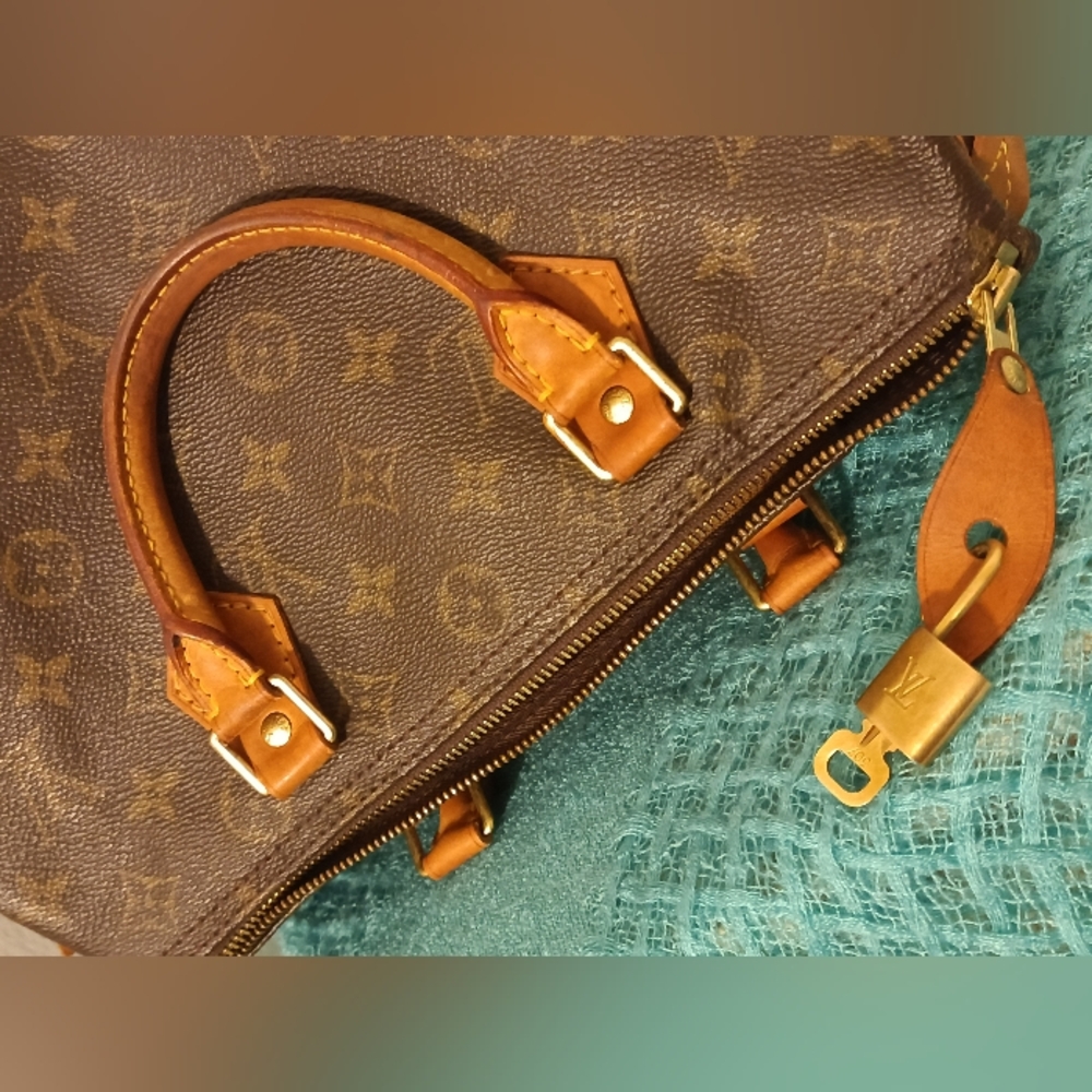 Chic đź’– Authentic LV Speedy 30 Brown Monogram Coated Canvas Classic Bag, EUC - Picture 3 of 16